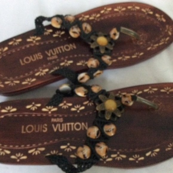 🌟🌸HOST PICK 🌟🌸 NWOT Louis Vuitton Sandals Thong Sandals US Size 9 - Picture 4 of 6
